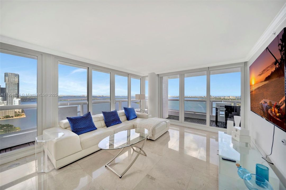 最近租的: $4,950 (2 贝兹, 2 浴室, 1717 平方英尺)