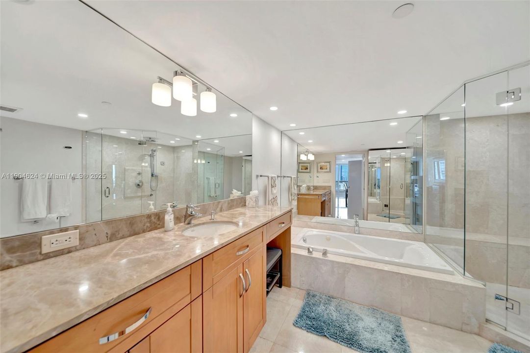 最近租的: $4,950 (2 贝兹, 2 浴室, 1717 平方英尺)