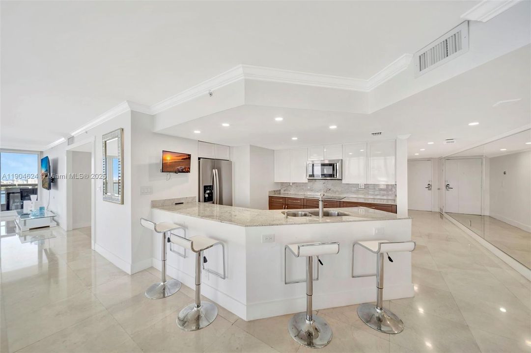 最近租的: $4,950 (2 贝兹, 2 浴室, 1717 平方英尺)