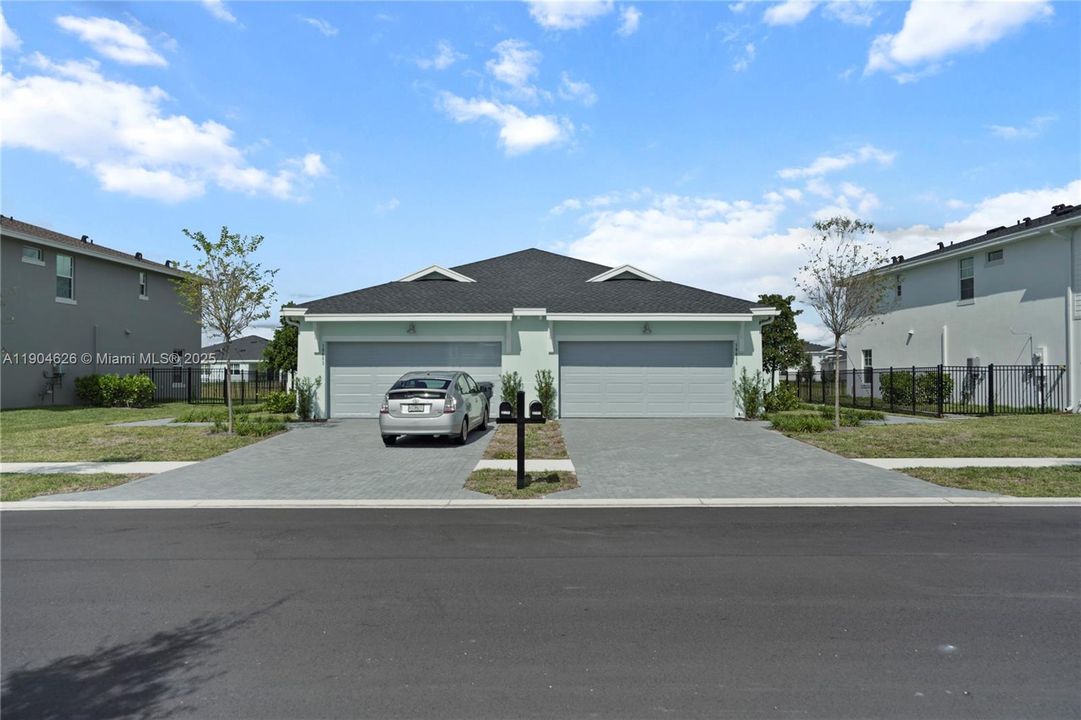 出租: $3,400 (3 贝兹, 2 浴室, 1758 平方英尺)