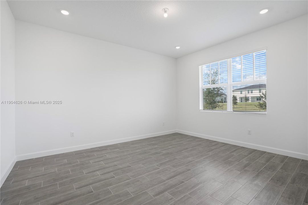 出租: $3,400 (3 贝兹, 2 浴室, 1758 平方英尺)