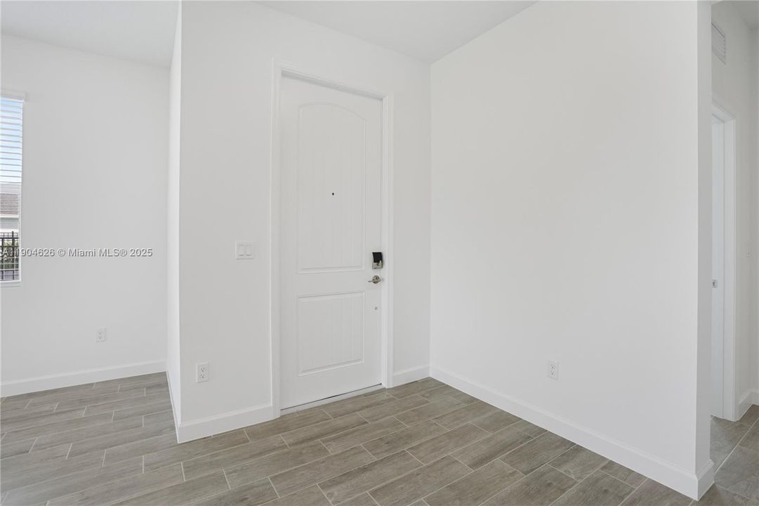 出租: $3,400 (3 贝兹, 2 浴室, 1758 平方英尺)