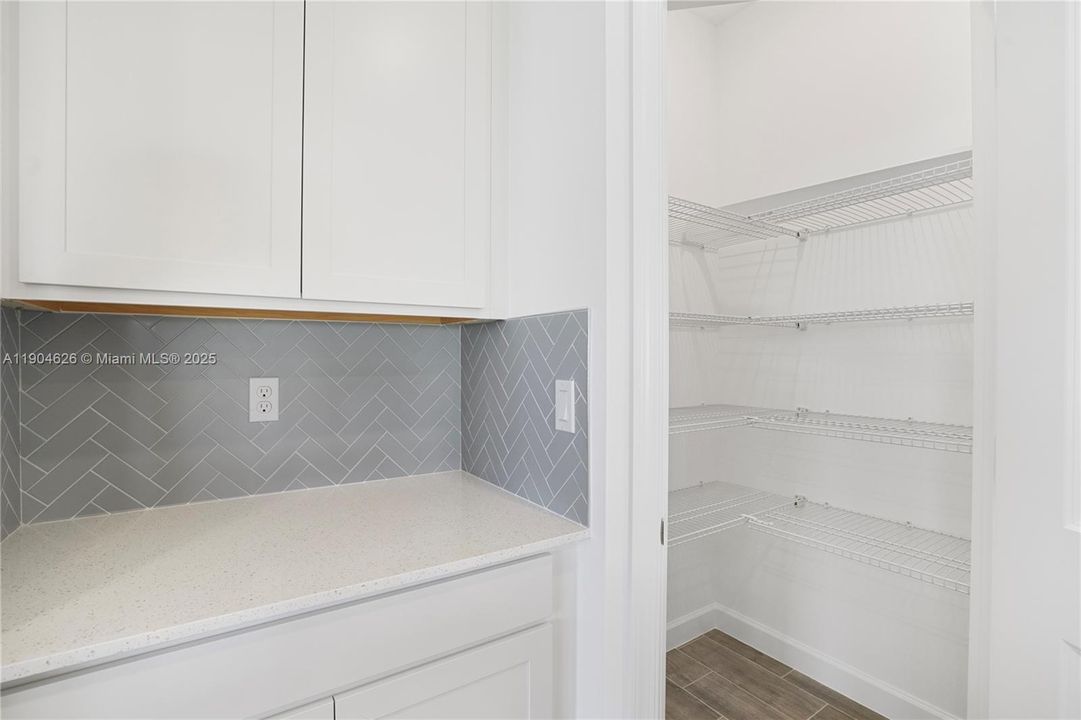 出租: $3,400 (3 贝兹, 2 浴室, 1758 平方英尺)