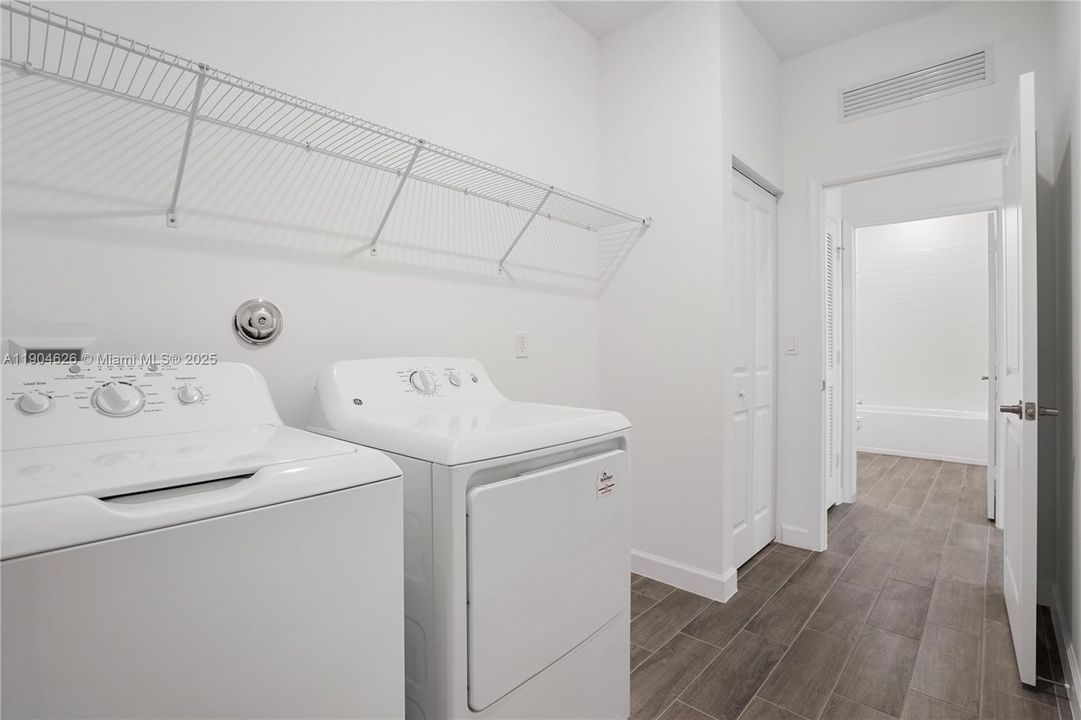 出租: $3,400 (3 贝兹, 2 浴室, 1758 平方英尺)