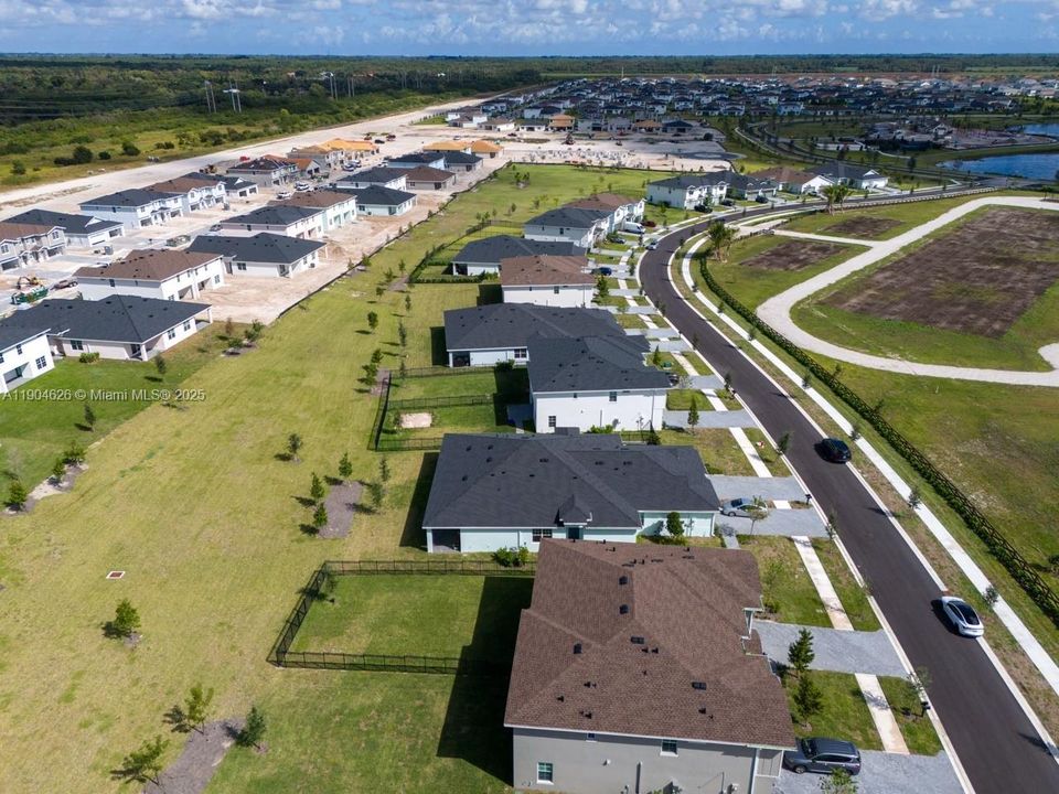 出租: $3,400 (3 贝兹, 2 浴室, 1758 平方英尺)