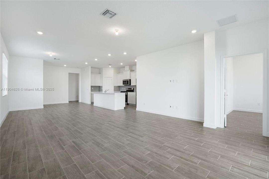 出租: $3,400 (3 贝兹, 2 浴室, 1758 平方英尺)