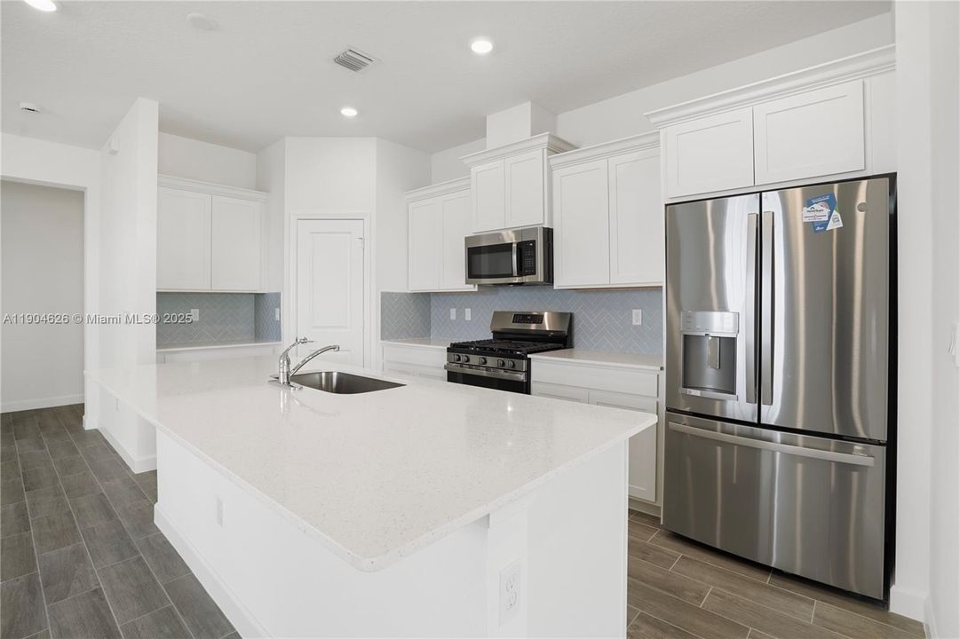 出租: $3,400 (3 贝兹, 2 浴室, 1758 平方英尺)