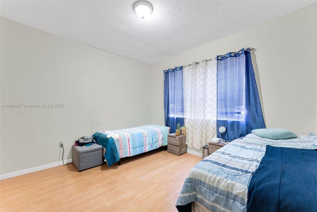 出租: $2,950 (3 贝兹, 2 浴室, 1315 平方英尺)