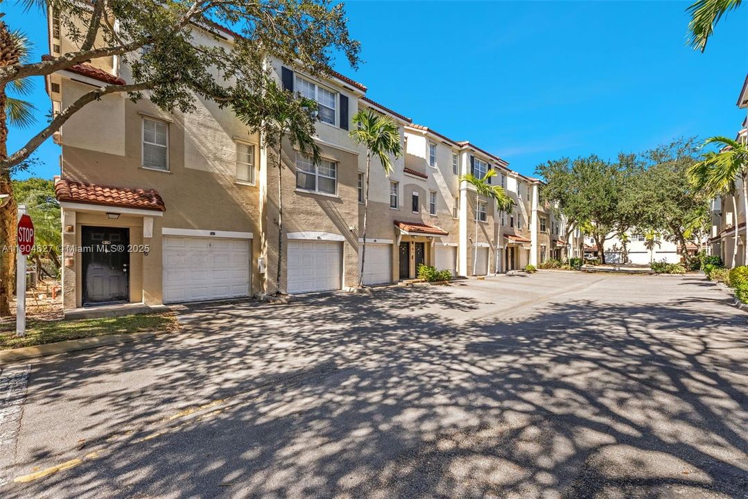 出租: $2,950 (3 贝兹, 2 浴室, 1315 平方英尺)