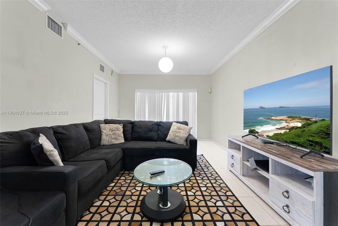 出租: $2,950 (3 贝兹, 2 浴室, 1315 平方英尺)