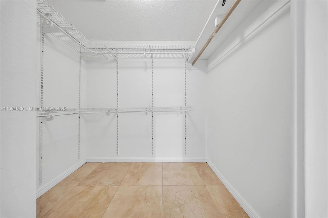 待售: $1,749,900 (4 贝兹, 2 浴室, 2612 平方英尺)