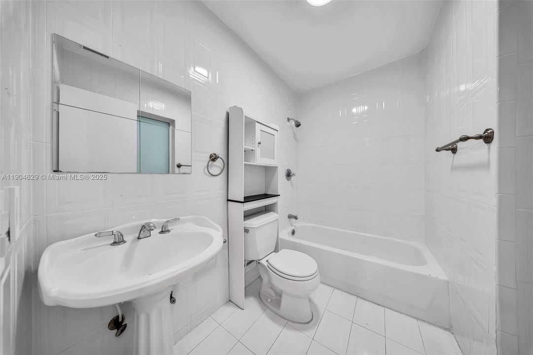 待售: $1,749,900 (4 贝兹, 2 浴室, 2612 平方英尺)