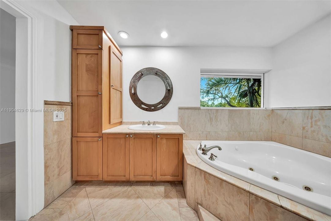 待售: $1,749,900 (4 贝兹, 2 浴室, 2612 平方英尺)