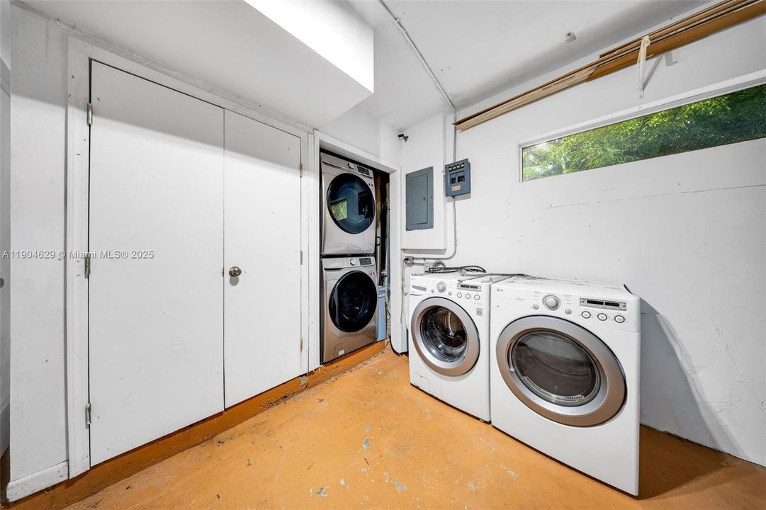 待售: $1,749,900 (4 贝兹, 2 浴室, 2612 平方英尺)