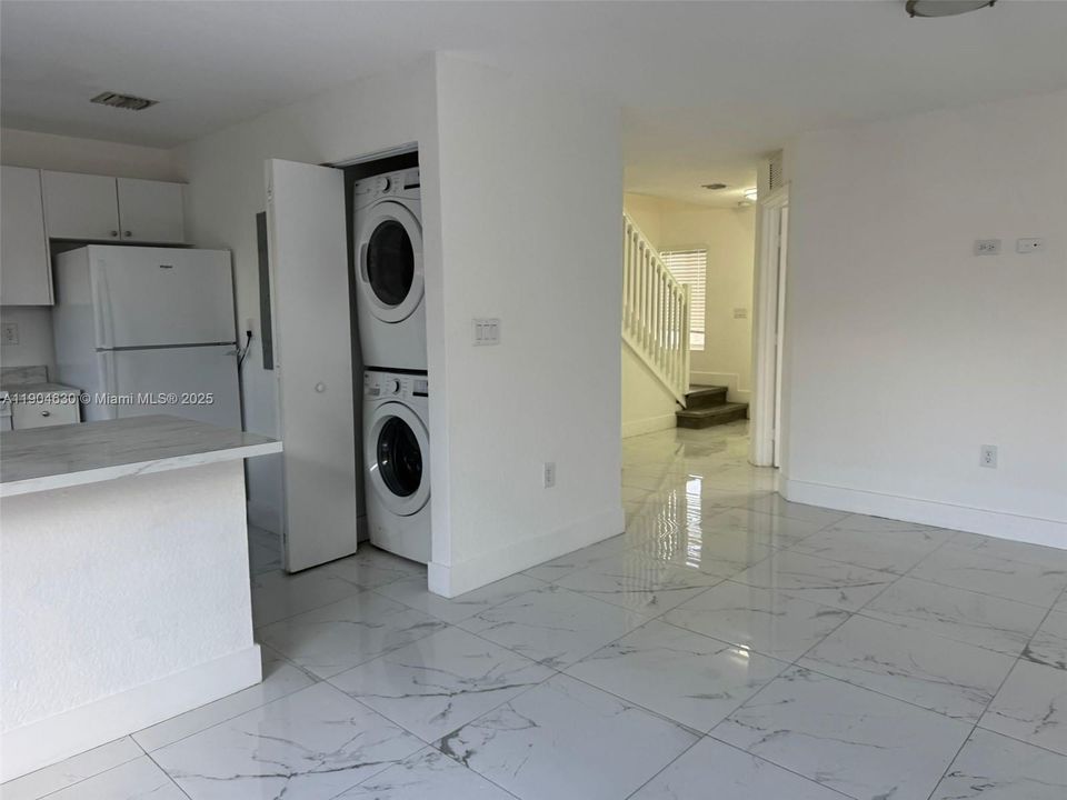 В аренду: $2,100 (3 спален, 2 ванн, 1350 Квадратных фут)