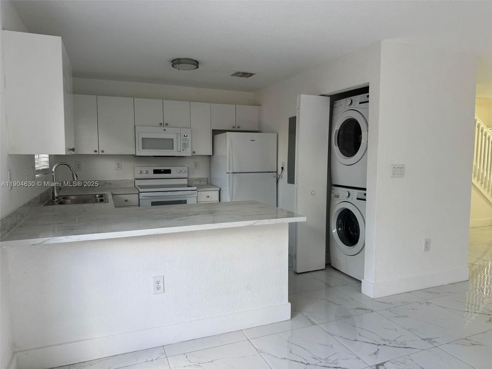 В аренду: $2,100 (3 спален, 2 ванн, 1350 Квадратных фут)