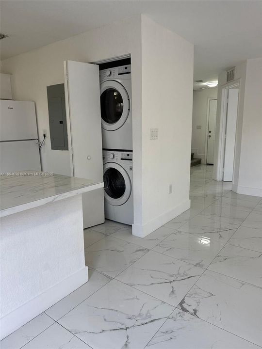 В аренду: $2,100 (3 спален, 2 ванн, 1350 Квадратных фут)