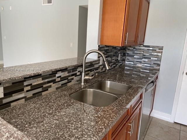 Recently Rented: $2,000 (2 beds, 2 baths, 1256 Square Feet)