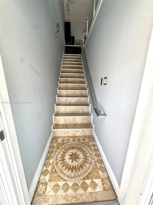 For Rent: $2,250 (2 beds, 2 baths, 925 Square Feet)