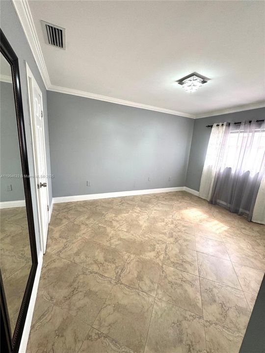 For Rent: $2,250 (2 beds, 2 baths, 925 Square Feet)