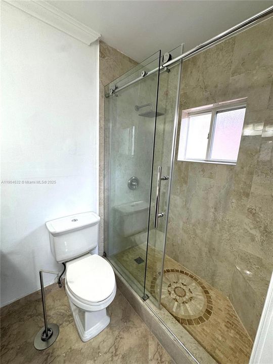 For Rent: $2,250 (2 beds, 2 baths, 925 Square Feet)