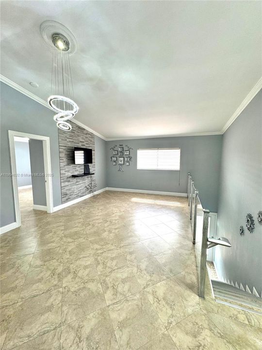 For Rent: $2,250 (2 beds, 2 baths, 925 Square Feet)