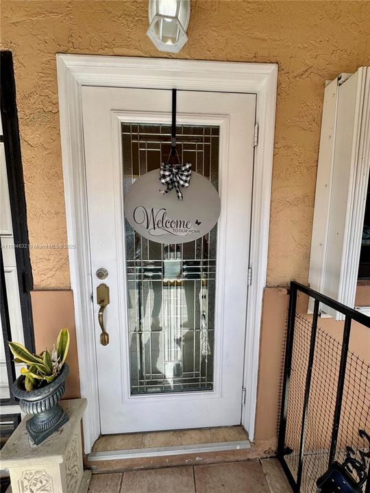 For Rent: $2,250 (2 beds, 2 baths, 925 Square Feet)