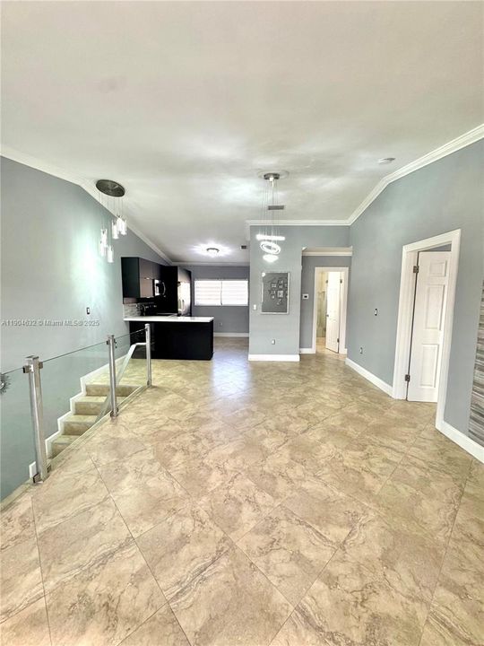 For Rent: $2,250 (2 beds, 2 baths, 925 Square Feet)