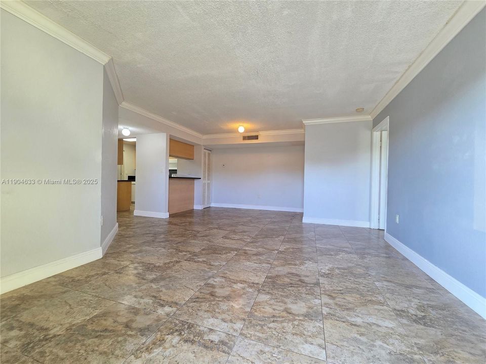 For Rent: $2,000 (2 beds, 2 baths, 1050 Square Feet)