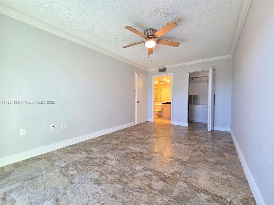 For Rent: $2,000 (2 beds, 2 baths, 1050 Square Feet)