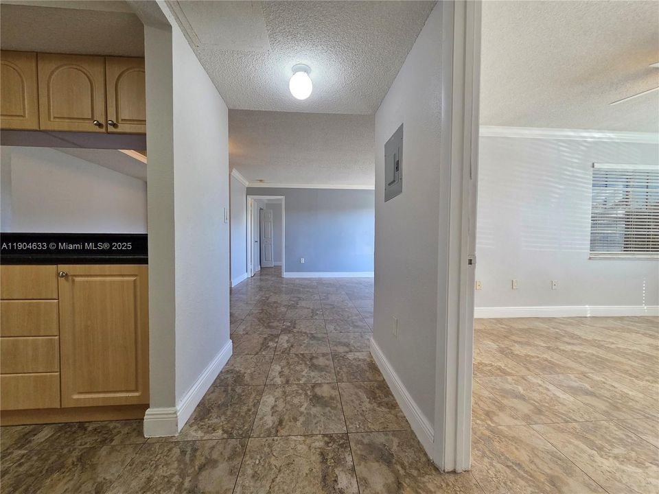 For Rent: $2,000 (2 beds, 2 baths, 1050 Square Feet)