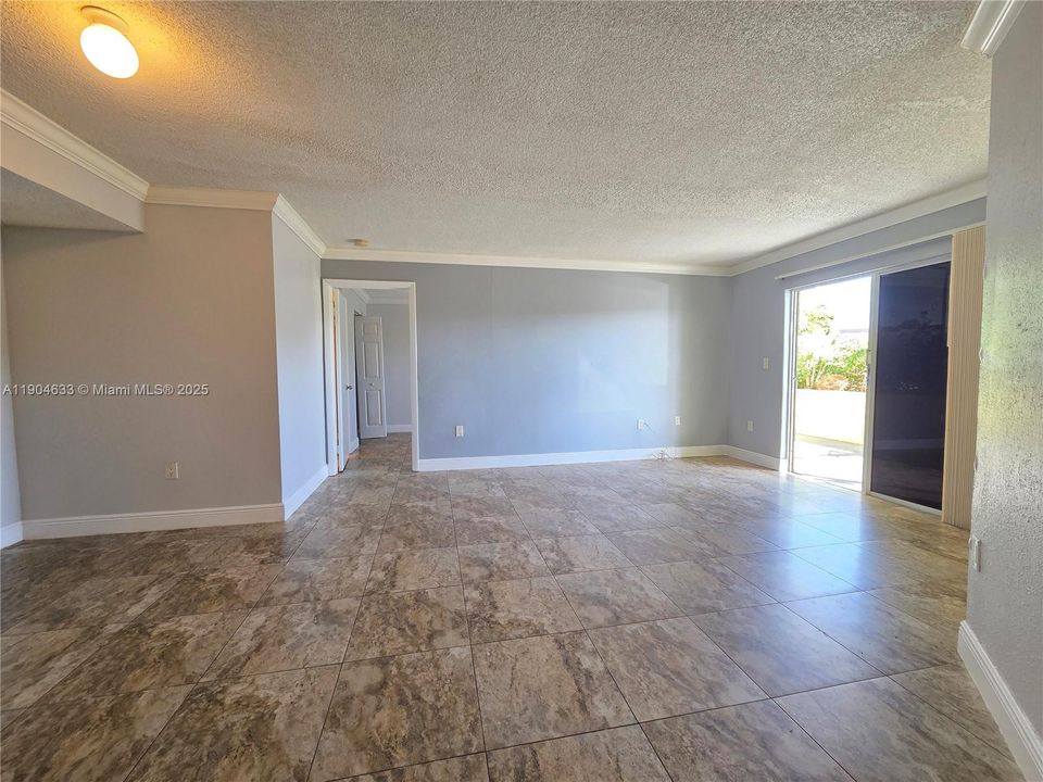 For Rent: $2,000 (2 beds, 2 baths, 1050 Square Feet)