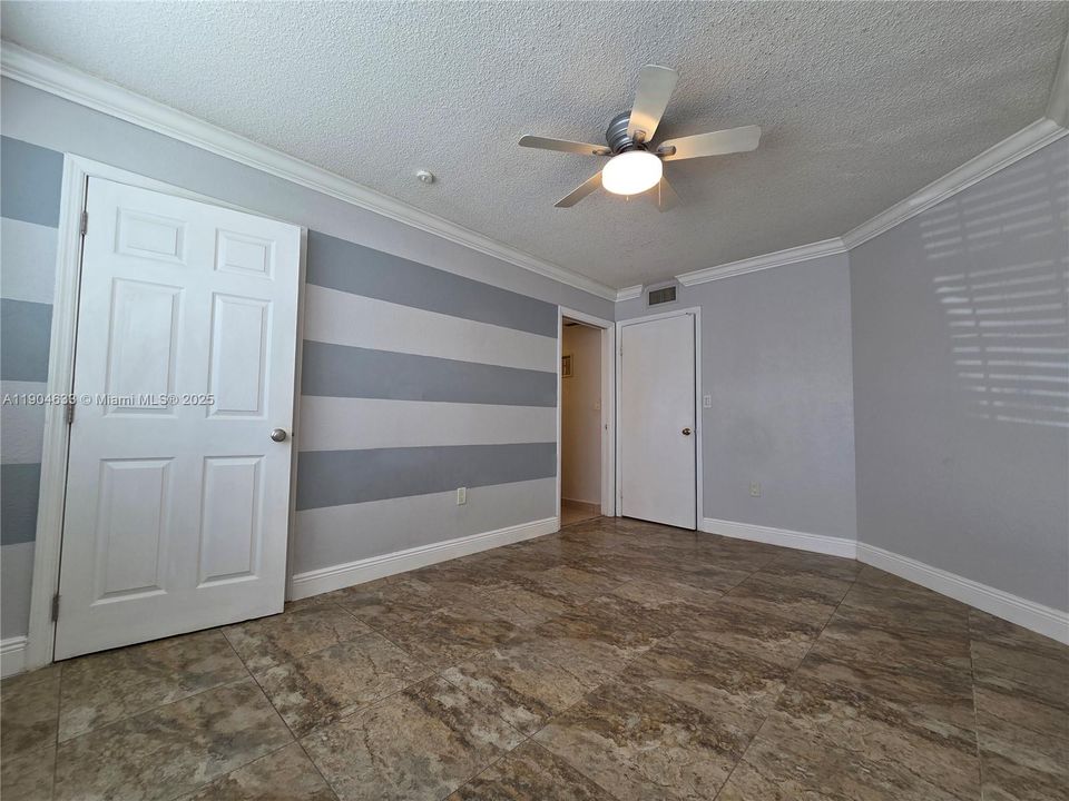 For Rent: $2,000 (2 beds, 2 baths, 1050 Square Feet)