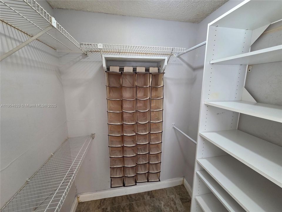 For Rent: $2,000 (2 beds, 2 baths, 1050 Square Feet)