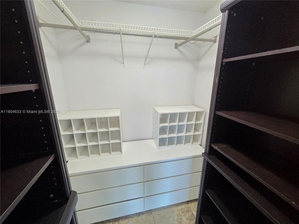 For Rent: $2,000 (2 beds, 2 baths, 1050 Square Feet)