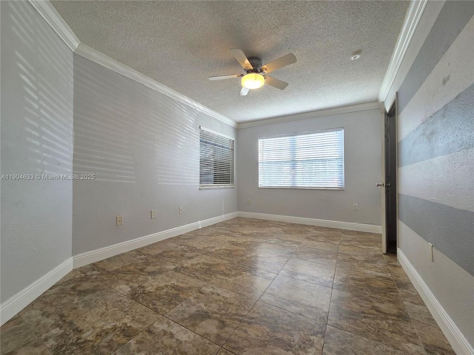 For Rent: $2,000 (2 beds, 2 baths, 1050 Square Feet)