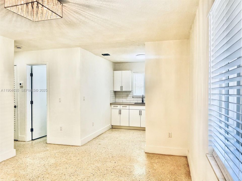 For Rent: $1,950 (2 beds, 1 baths, 675 Square Feet)