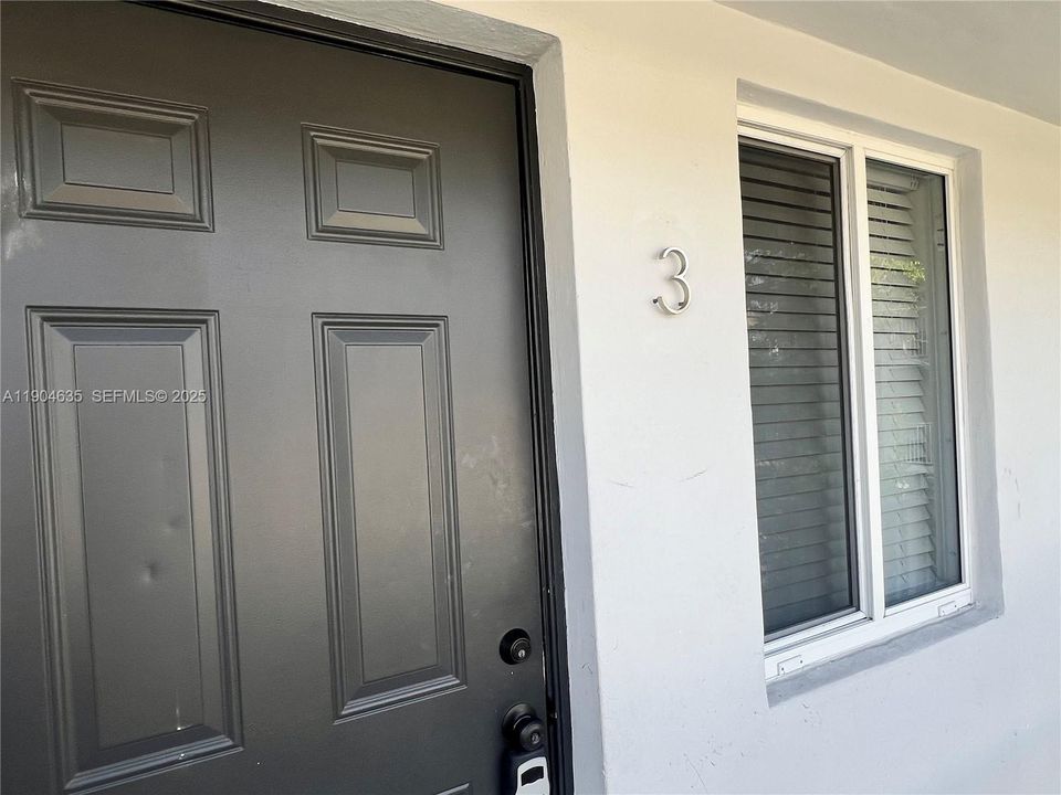 For Rent: $1,950 (2 beds, 1 baths, 675 Square Feet)