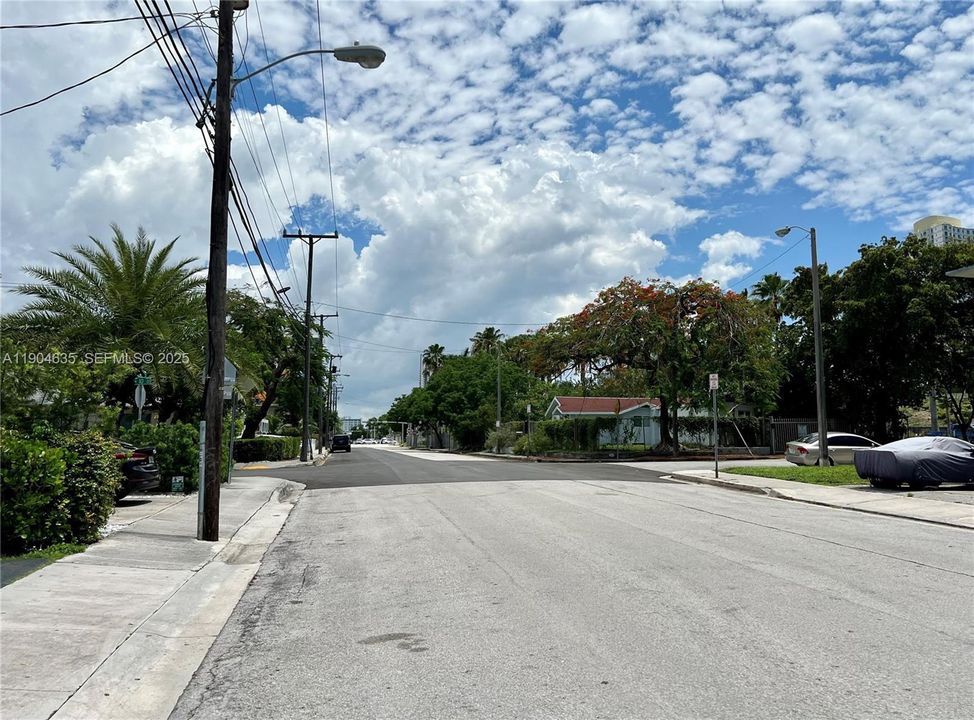 For Rent: $1,950 (2 beds, 1 baths, 675 Square Feet)