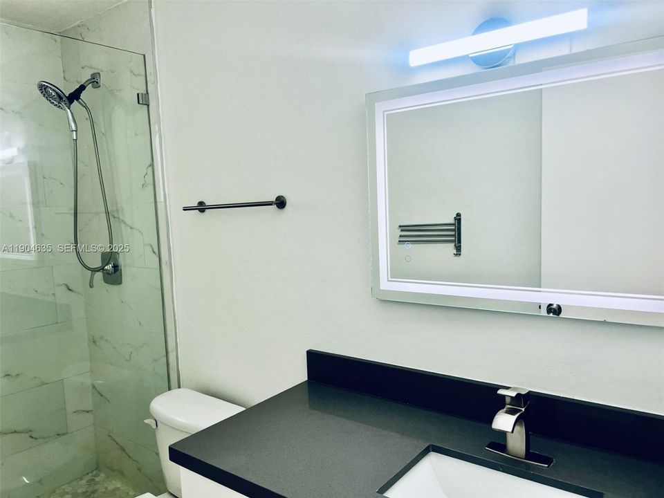 For Rent: $1,950 (2 beds, 1 baths, 675 Square Feet)