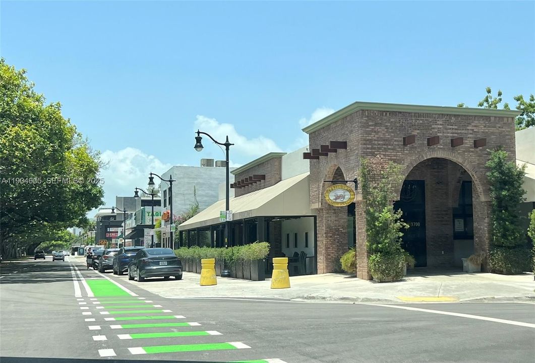 For Rent: $1,950 (2 beds, 1 baths, 675 Square Feet)