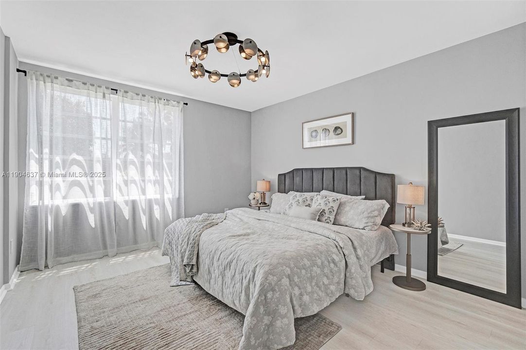 For Sale: $254,900 (1 beds, 1 baths, 700 Square Feet)