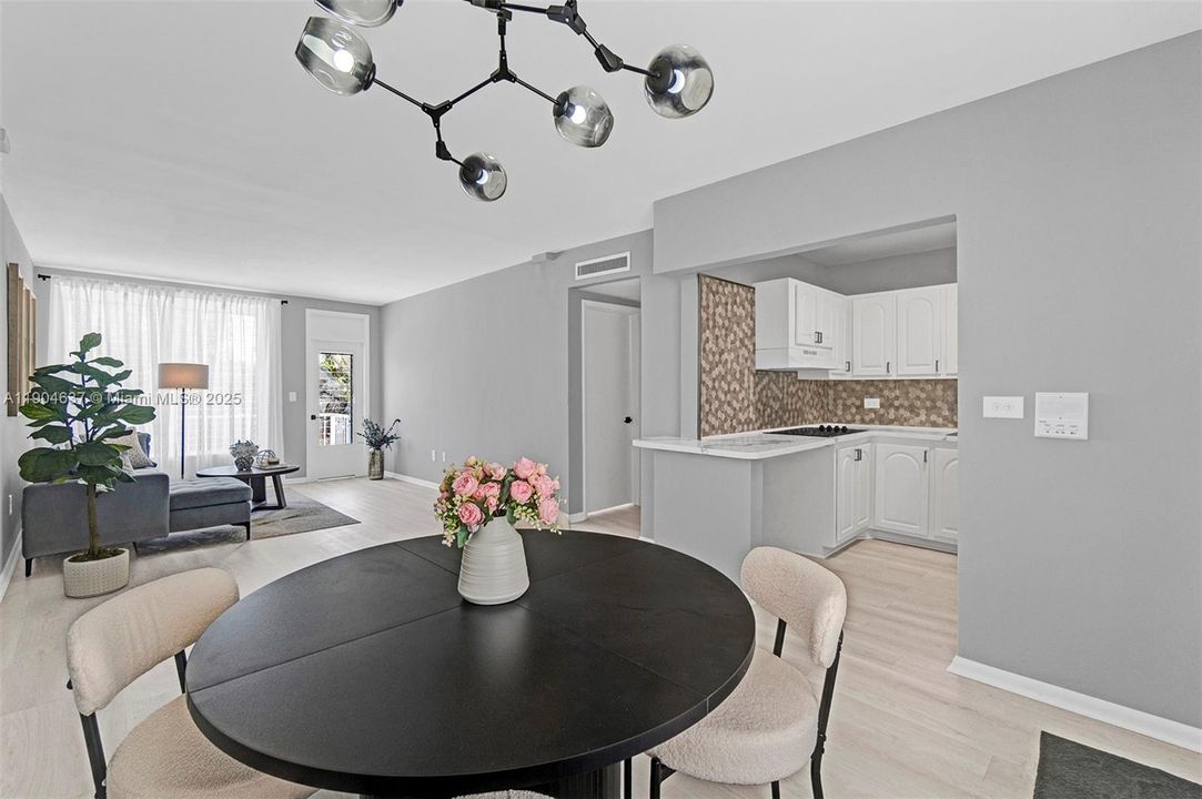 For Sale: $254,900 (1 beds, 1 baths, 700 Square Feet)