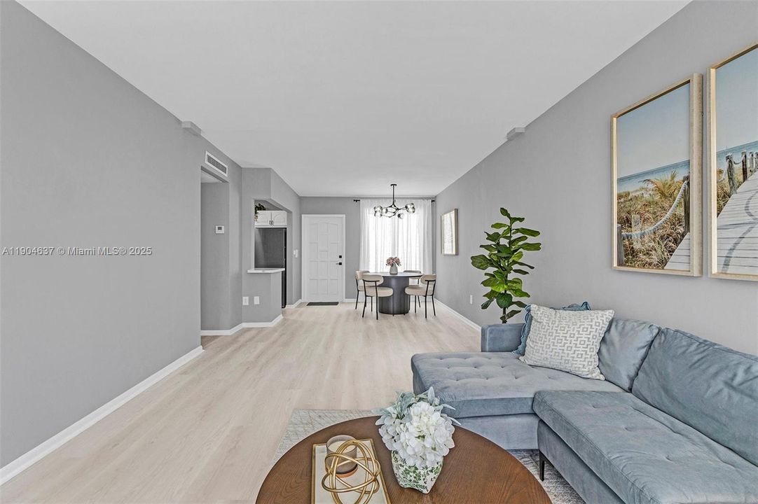 For Sale: $254,900 (1 beds, 1 baths, 700 Square Feet)