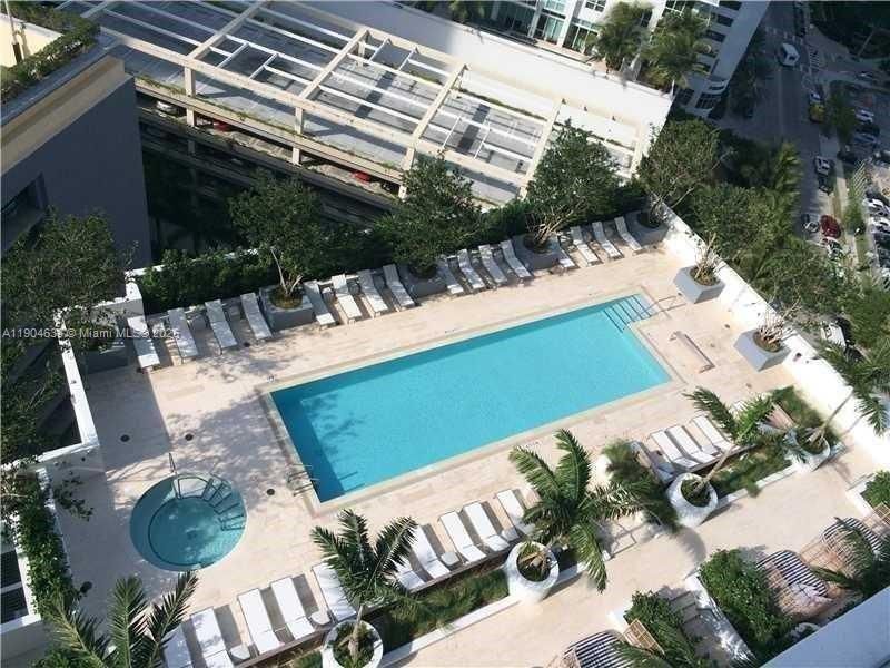 Recently Rented: $2,620 (0 beds, 1 baths, 420 Square Feet)