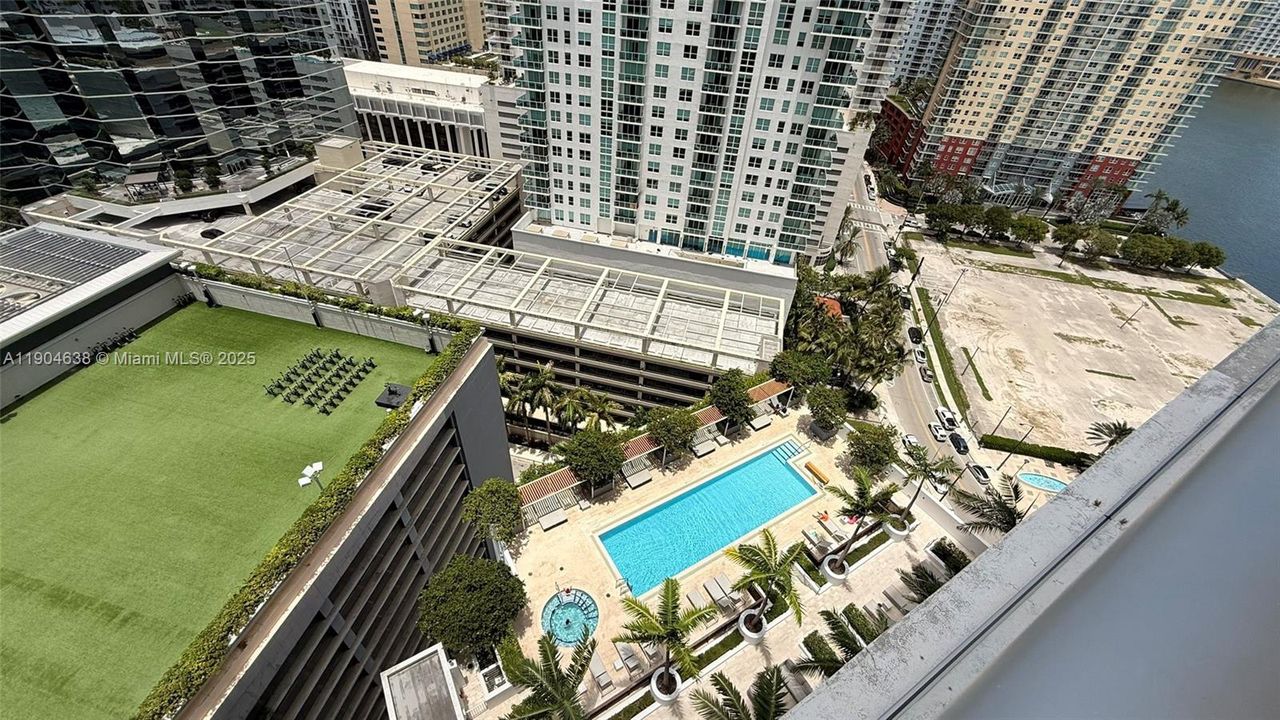 Recently Rented: $2,620 (0 beds, 1 baths, 420 Square Feet)