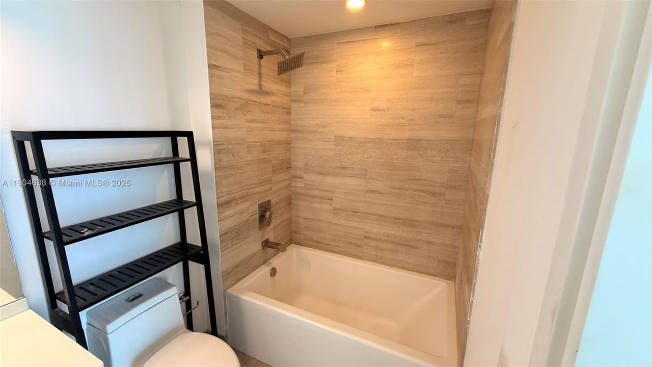 Recently Rented: $2,620 (0 beds, 1 baths, 420 Square Feet)