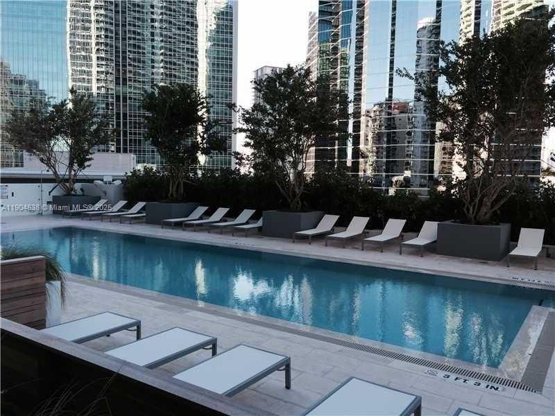 Recently Rented: $2,620 (0 beds, 1 baths, 420 Square Feet)