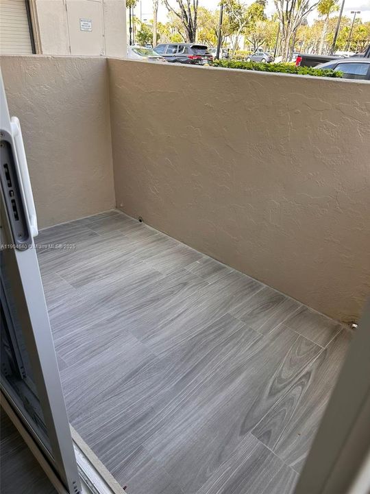 For Sale: $284,900 (1 beds, 1 baths, 809 Square Feet)