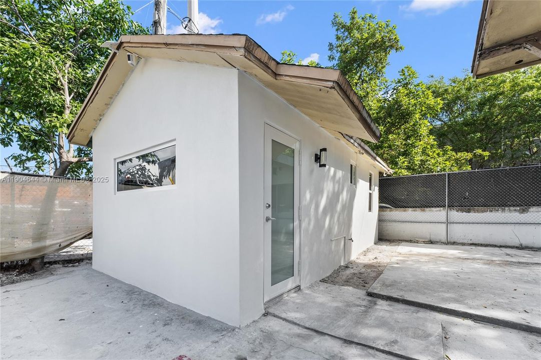 Recently Rented: $1,900 (1 beds, 1 baths, 1732 Square Feet)